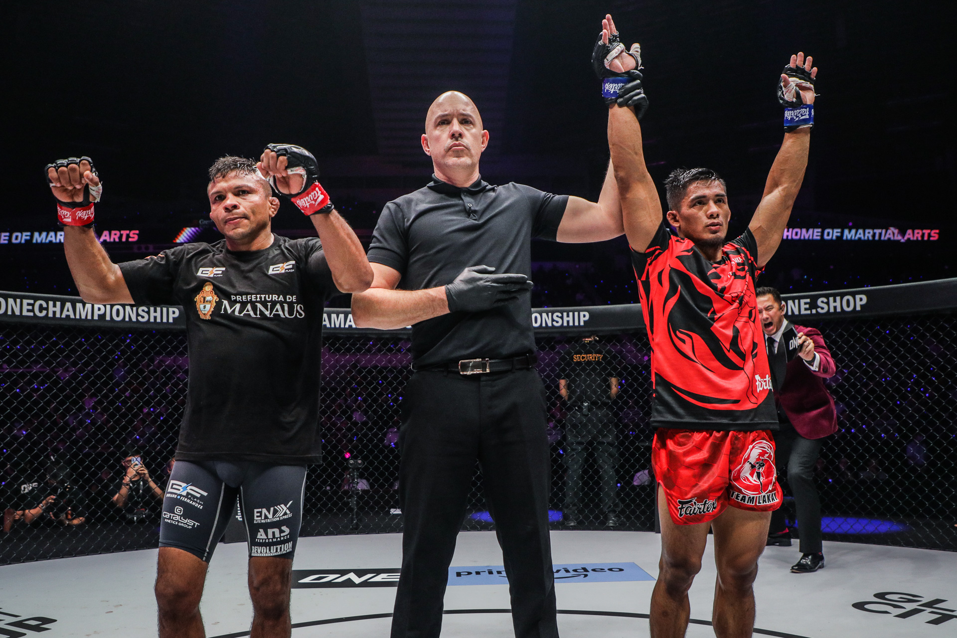 Stephen Loman declared winner after a masterful showing vs Bibiano Fernandes. –ONE CHAMPIONSHIP PHOTO