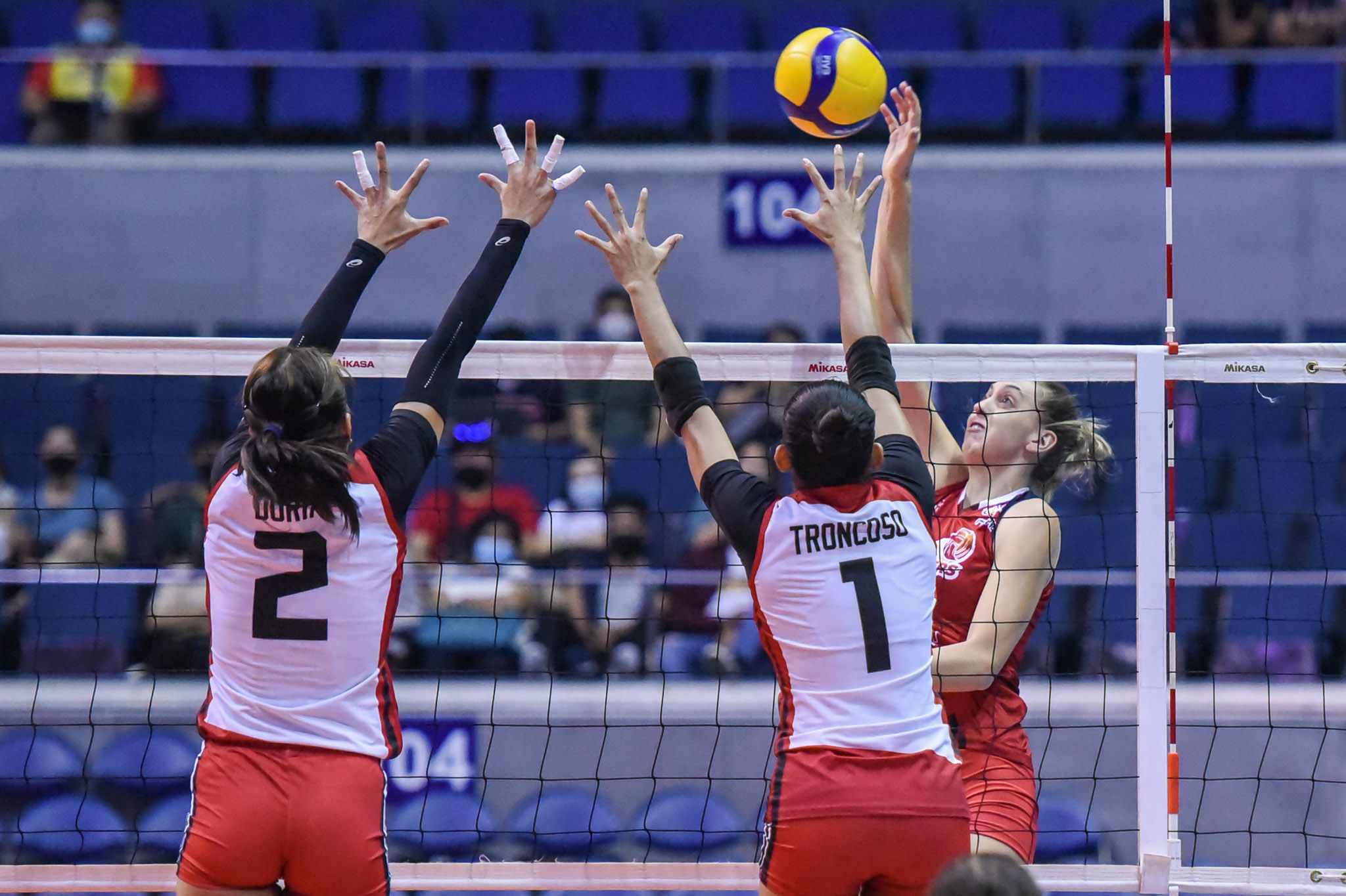 Enter PLDT Elena Samoilenko leads the High Speed ​​Chasers to live a new day.  –PVL PHOTOS
