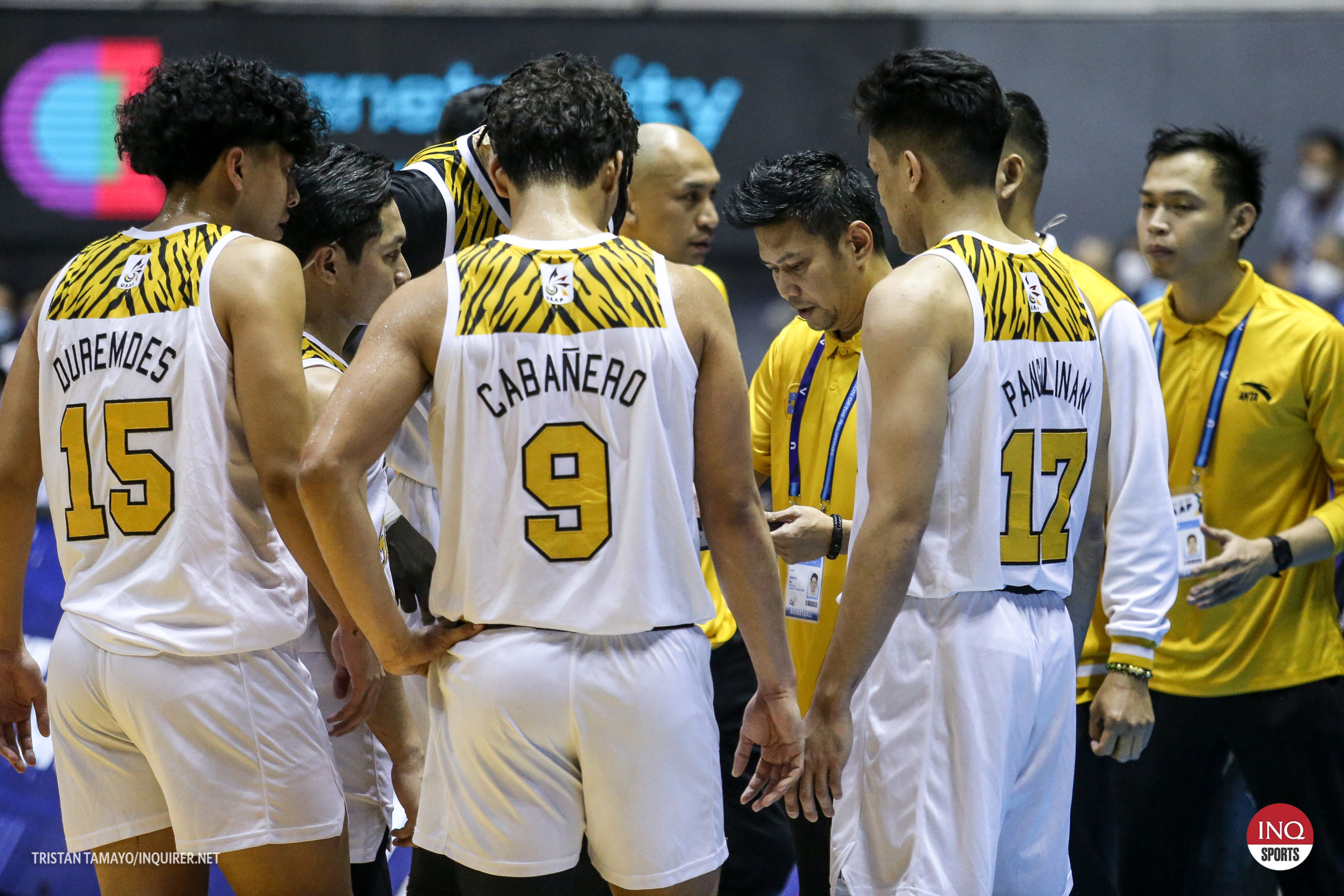 UST coach Bal David during a huddle. Photo by Tristan Tamayo/INQUIRER.net