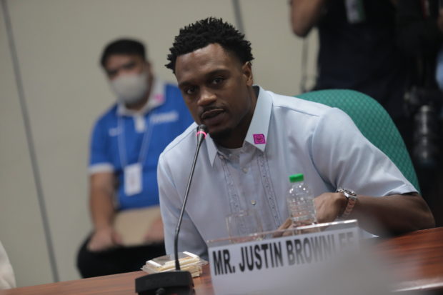 SENATE PANEL APPROVES BROWNLEE PH CITIZENSHIP: American basketball player Justin Brownlee’s naturalization to Philippine citizenship passes at the Committee on Justice and Human Rights level after less than two hours of deliberations on his qualifications Monday, November 21, 2022. Brownlee, wearing a Barong Tagalog, answered queries from senators, sometimes in Filipino. He has been in and out of the country for five years, playing as an import of Barangay Ginebra San Miguel and has earned Philippine Basketball Association’s best import award twice. Once his naturalization is approved, he is expected to reinforce the Gilas Pilipinas team in February in the FIBA World Cup Asian Qualifiers Window 6 to be held in Philippine Arena. Voltaire F. Domingo/Senate PRIB)