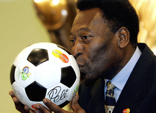 Family members visit the legendary Pele on December 24 at the Sao Paulo hospital, where he is suffering from a growing cancer