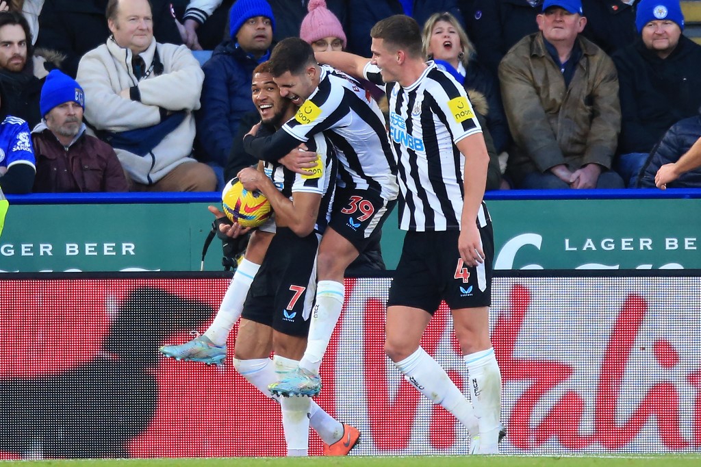 Newcastle United's Brazilian striker Joelinton (L) celebrates with Newcastle United's Brazilian midfielder Bruno Guimaraes (C) and Newcastle United's Dutch defender Sven Botman (R) after scoring their third goal during the English Premier League football match between Leicester City and Newcastle United at King Power Stadium in Leicester, central England on December 26, 2022. 