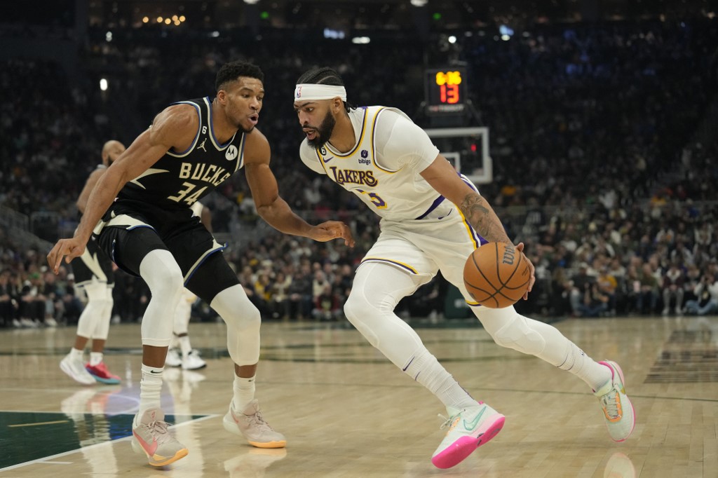 Anthony Davis #3 of the Los Angeles Lakers dribbles the ball against Giannis Antetokounmpo #34 of the Milwaukee Bucks during the first half of the game at Fiserv Forum on December 02, 2022 in Milwaukee, Wisconsin.