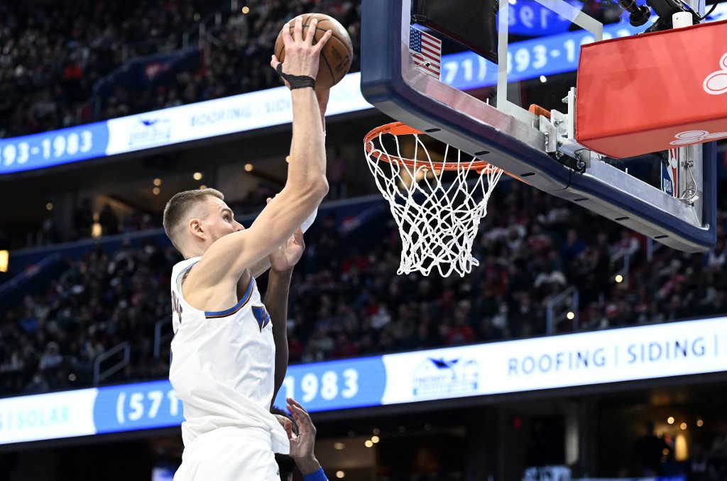  Kristaps Porzingis #6 of the Washington Wizards dunks the ball in the third quarter against the Philadelphia 76ers at Capital One Arena on December 27, 2022 in Washington, DC.