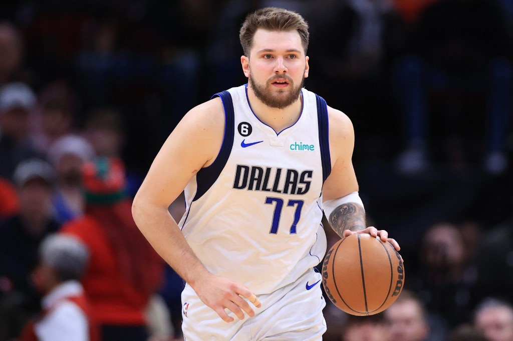 Doncic, Irving get 1st tandem win as Mavs rout hapless Spurs