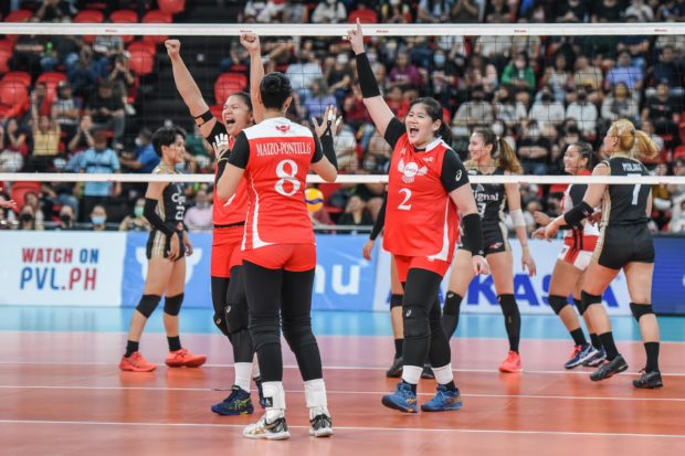 Djanel Cheng and and the Petro Gazz Angels. –PVL PHOTO