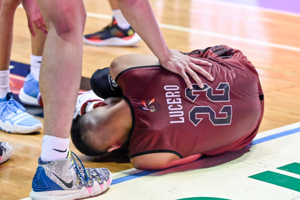 Zavier Lucero holds on to his left knee after that fateful, no-contact fourth quarter play in Game 2. —UAAP MEDIA 