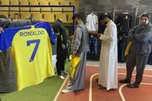 Saudis flock to buy Ronaldo shirts after Al Nassr deal