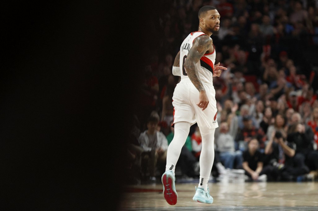 NBA: Damian Lillard Helps Blazers Blast Mavericks | Inquirer Sports