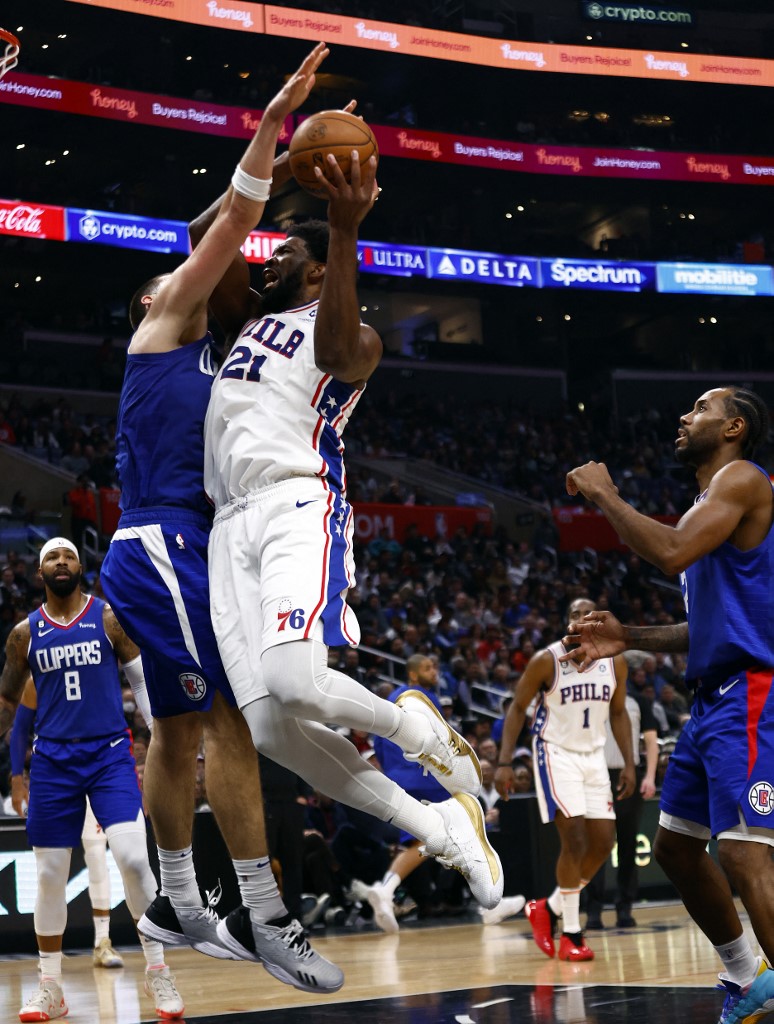 Joel Embiid #21 of the Philadelphia 76ers takes a shot against Ivica Zubac #40 of the LA Clippers in the second half at Crypto.com Arena on January 17, 2023 in Los Angeles, California. 