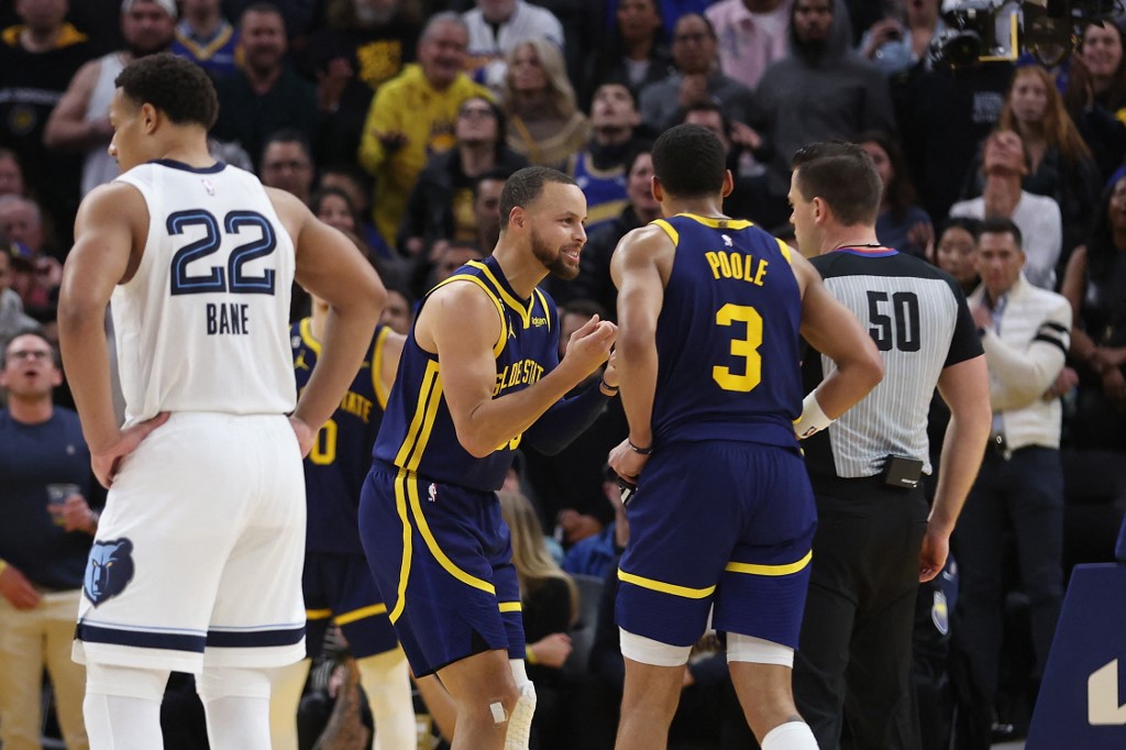 Stephen Curry #30 of the Golden State Warriors talks to referee Gediminas Petraitis #50 after being ejected from the game in the fourth quarter against the Memphis Grizzlies at Chase Center on January 25, 2023 in San Francisco, California.