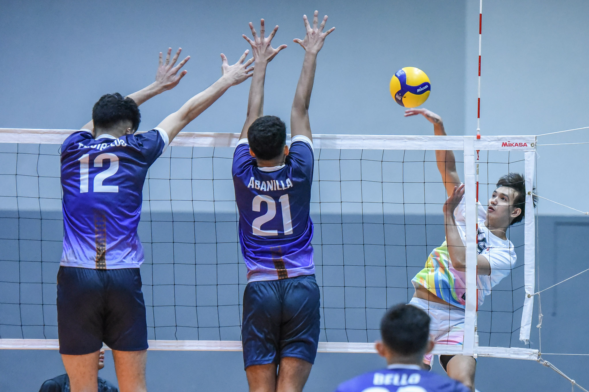 Vince Abrot de Vanguard Volley Hitters lleva a su equipo a la victoria.  –FOTO PVL