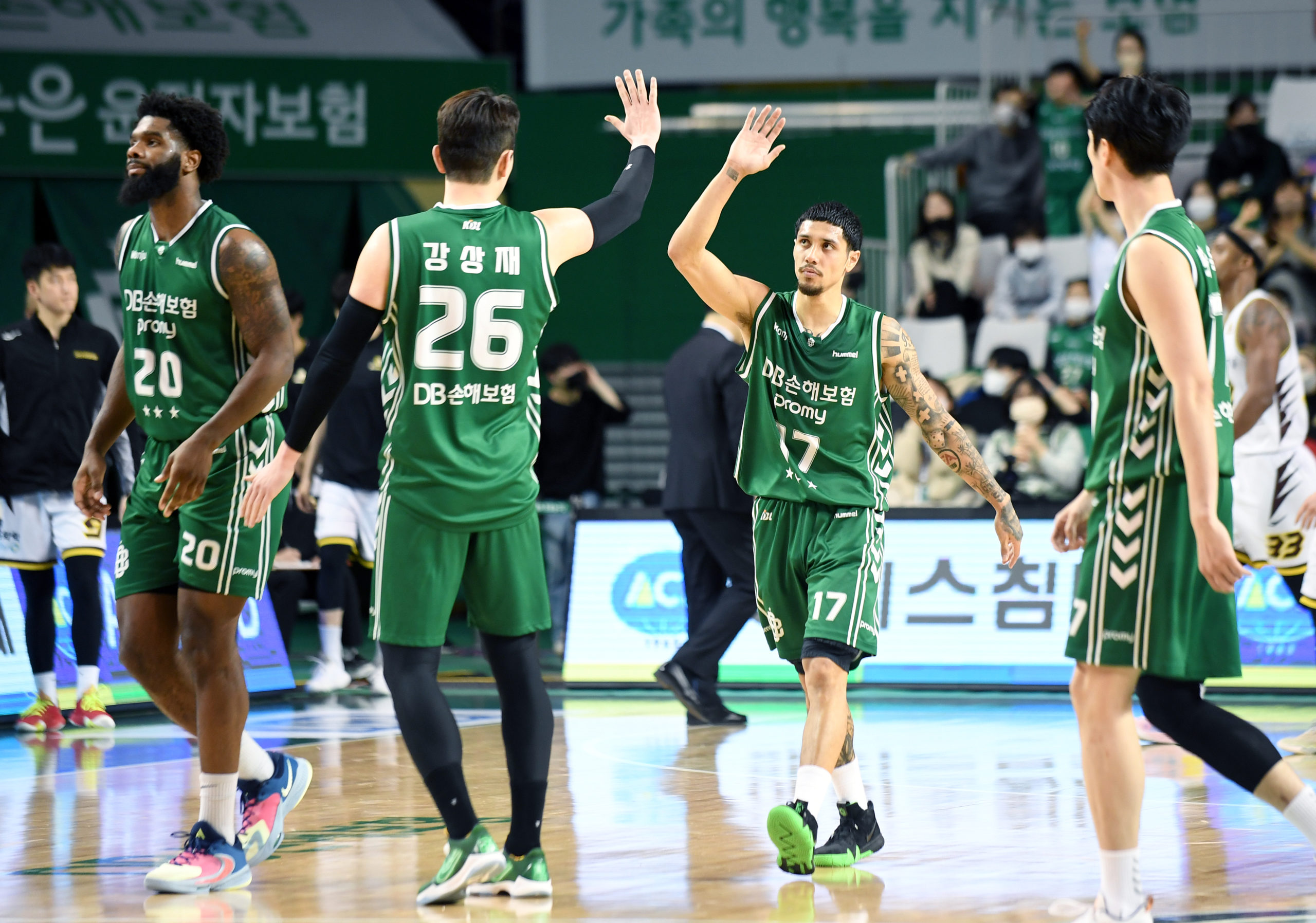 Ethan Alvano #17 and the Wonju DB Promy in the Korean Basketball League (KBL). –KBL PHOTO