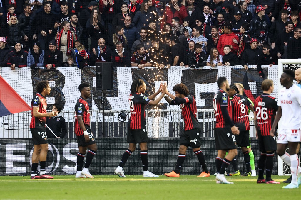 Nice's players celebrate winning the French L1 football match between OGC Nice and Lille LOSC at the Allianz Riviera Stadium in Nice, south-eastern France, on January 29, 2023. 