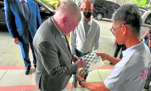 Anatoly Karpov signs another fan’s chessboard