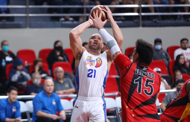 PBA: Kelly Williams holds own vs June Mar Fajardo in TNT win | Inquirer ...