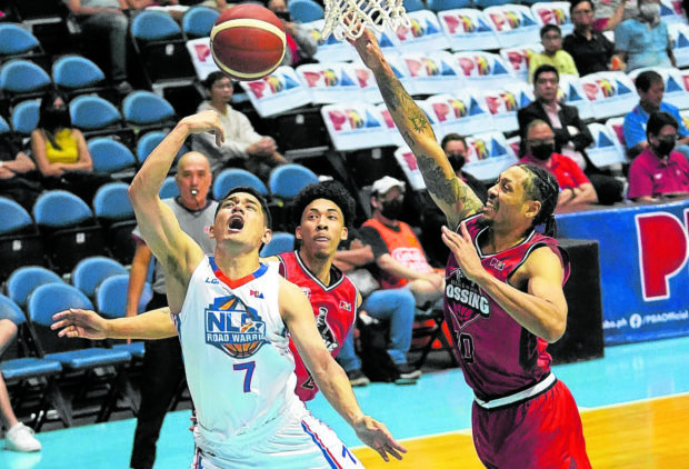 NLEX gunner Kevin Alas (left) wants to put last conference’s painful experience behind them. —AUGUST DELA CRUZ
