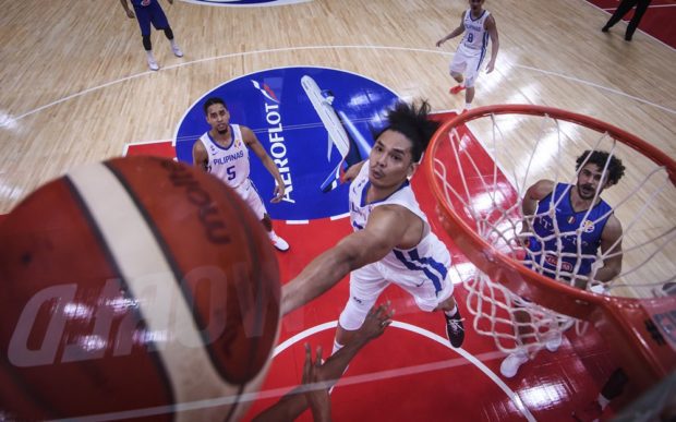 Gilas Pilipinas extrañará mucho la habilidad de Japeth Aguilar para defender tiros alrededor del aro.  —BALONCESTO FIBA