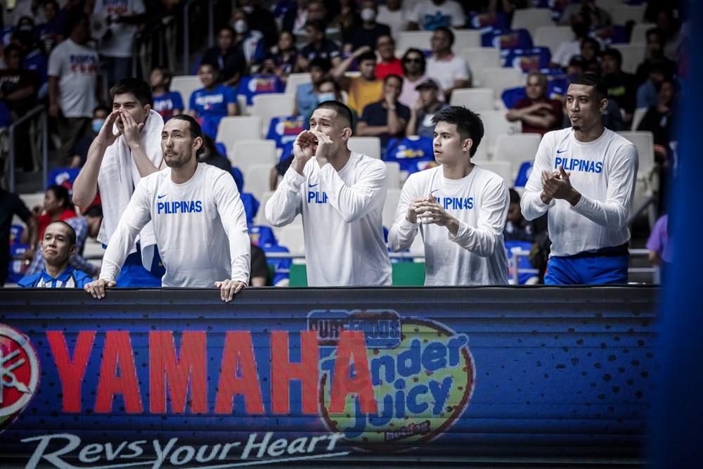Jordan Heading (second from the left) at the Gilas Pilipinas bench. –FIBA BASKETBALL PHOTO