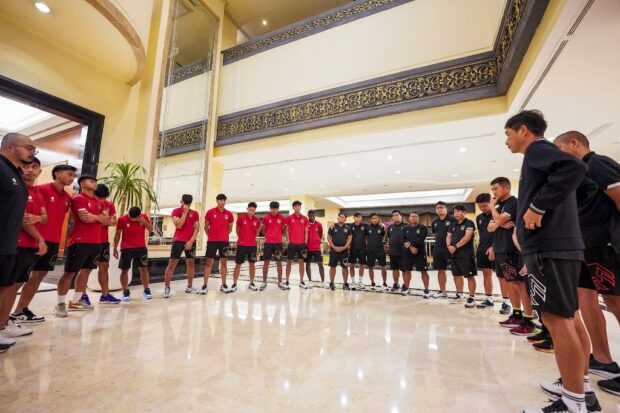 This handout picture taken and released on March 30, 2023 by the Indonesian Football Association (PSSI) shows members of Indonesia's Under-20 team and officials reacting after FIFA announced the cancellation of the Indonesia 2023 FIFA Under-20 World Cup football tournament, at a hotel in Jakarta. - FIFA announced on March 29 it had removed Indonesia as hosts of this year's under-20 World Cup amid political turmoil over Israel's participation. (Photo by Handout / INDONESIAN FOOTBALL ASSOCIATION (PSSI) / AFP) / RESTRICTED TO EDITORIAL USE - MANDATORY CREDIT "AFP PHOTO / INDONESIAN FOOTBALL ASSOCIATION (PSSI) - NO MARKETING NO ADVERTISING CAMPAIGNS - DISTRIBUTED AS A SERVICE TO CLIENTS - NO ARCHIVE