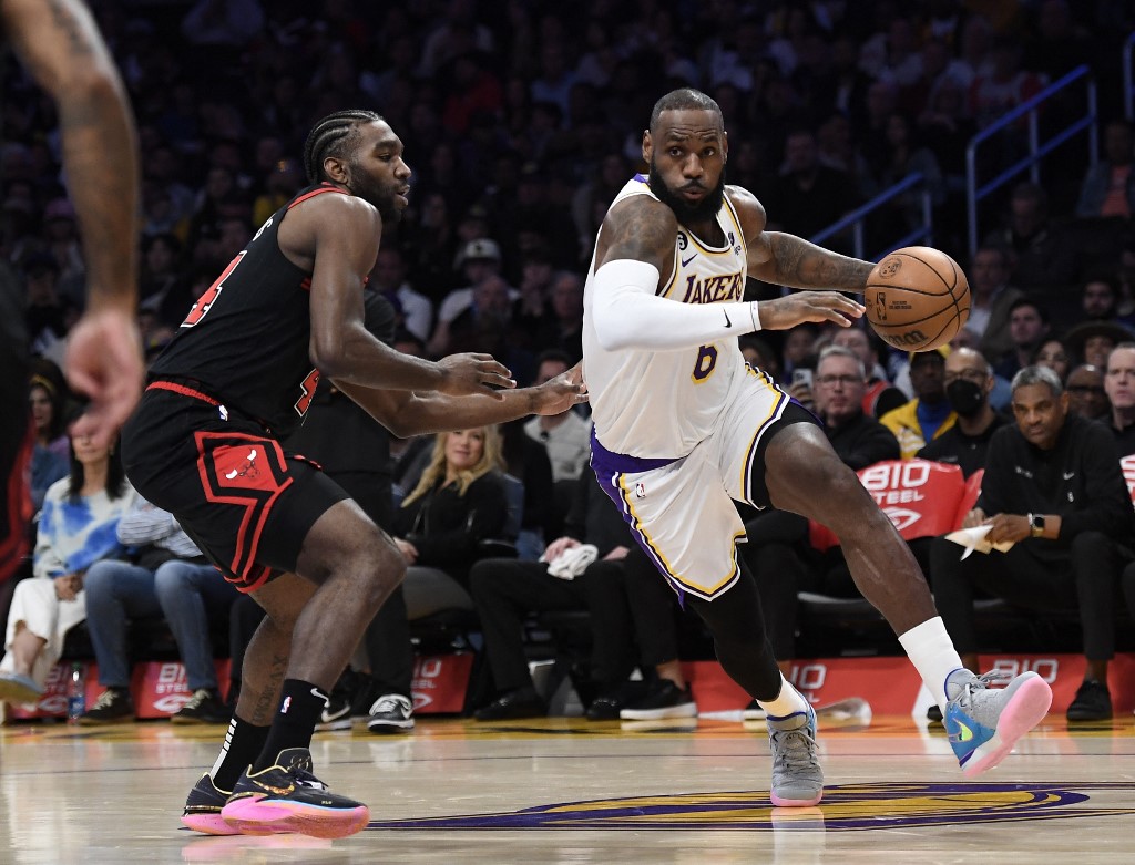 LeBron James returns for playoff push with Lakers