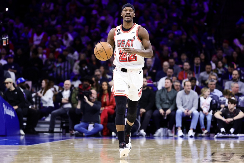 NBA: Jimmy Butler helps Heat hold on for win over Hawks | Inquirer Sports