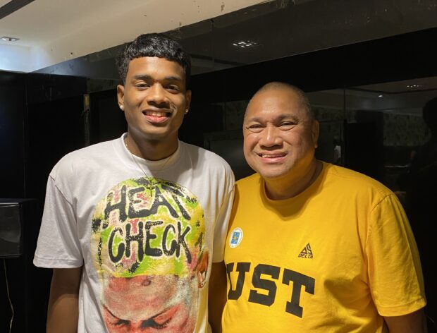 UST's newest recruit SJ Moore with Growling Tigers' coach Pido Jarencio. –ROMMEL FUERTES/INQUIRER