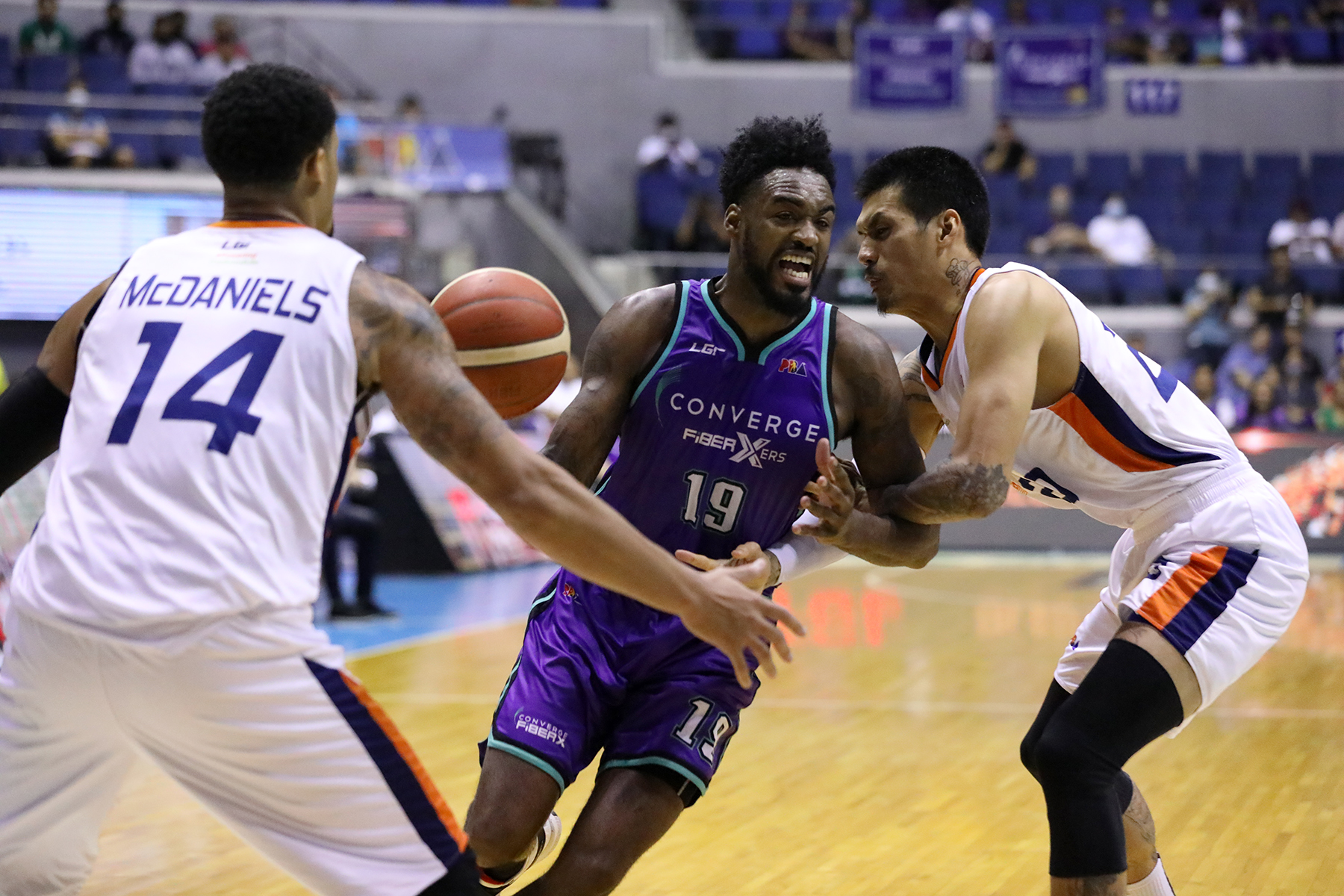 Two Meralco players try to stop Converge import Jamaal Franklin. –PBA IMAGES
