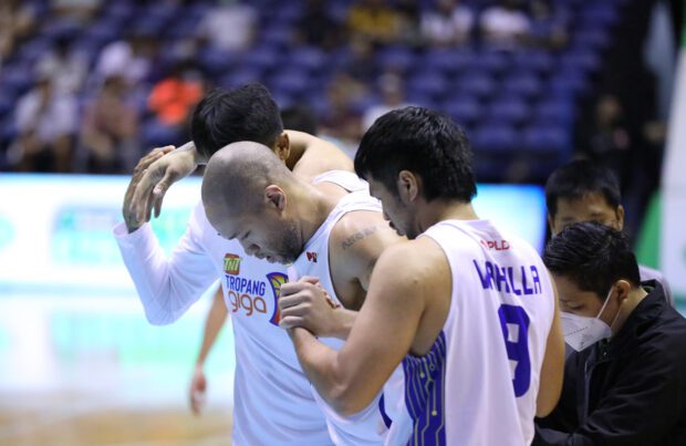 TNT veteran Kelly Williams helped to the bench after suffering a calf injury. –PBA IMAGES