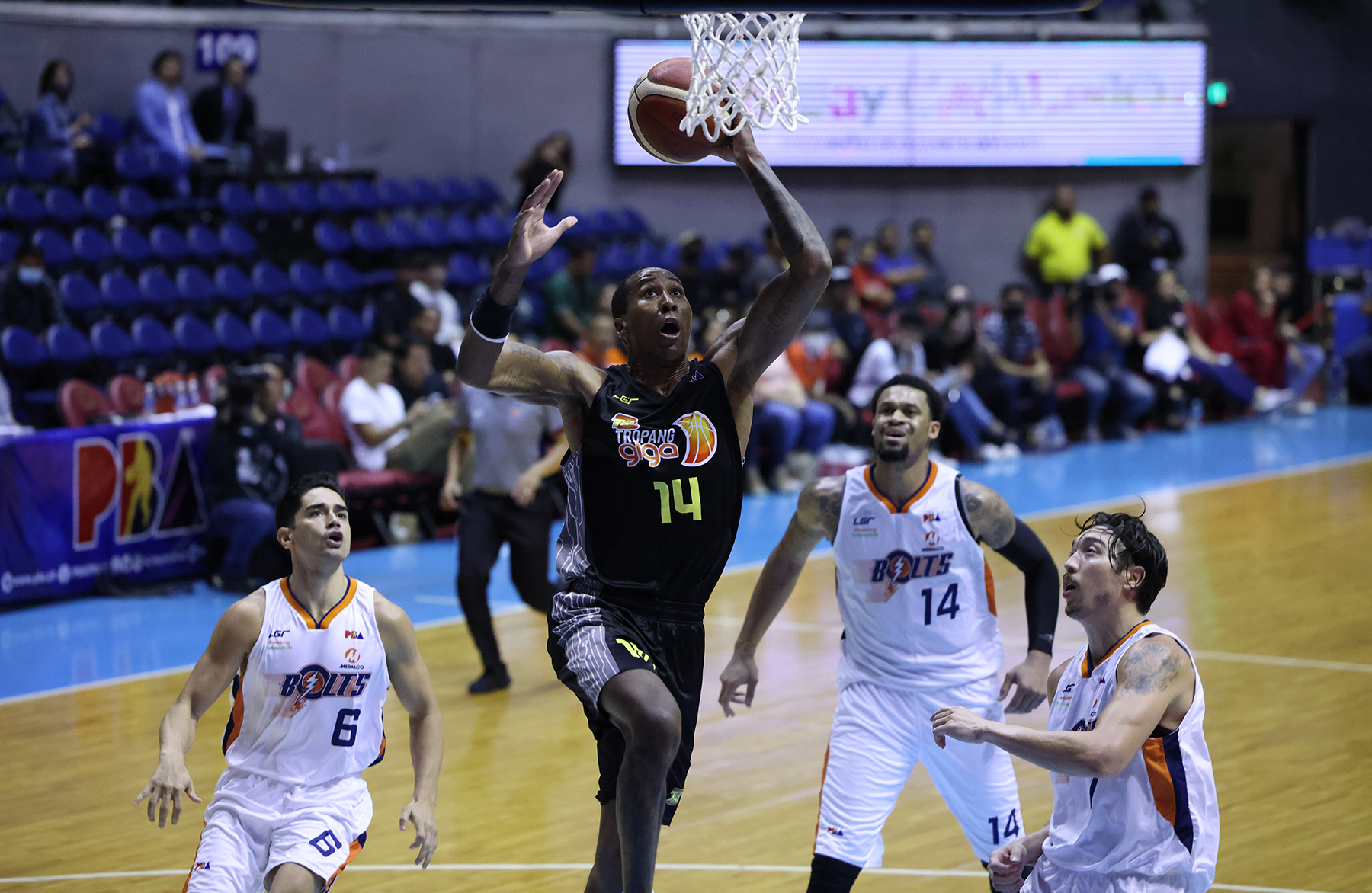 TNT enters Rondae Hollis-Jefferson to lead Tropang Giga into the PBA Finals.  –PBA IMAGES