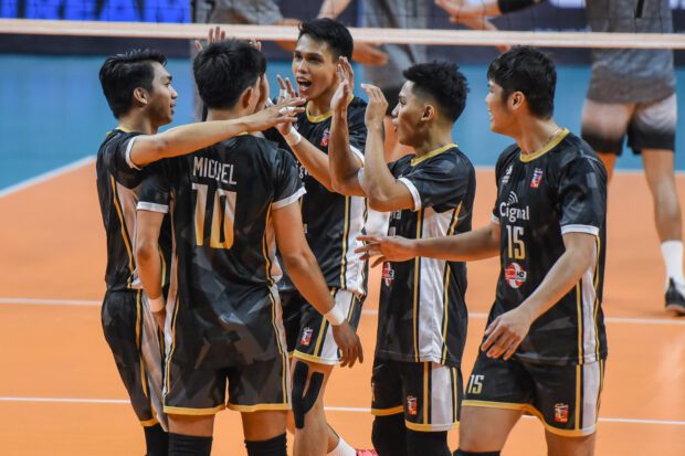 Marck Espejo and the Cignal HD Spikers win the Spikers' Turf Open Conference. –SPIKERS TURF 