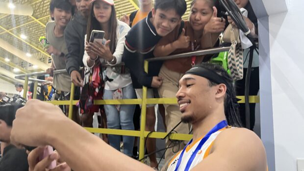 Chris Newsome (right) shares a light moment with fans during the PBA 2023 All-Star Game. —DENISON REY A. DALUPANG