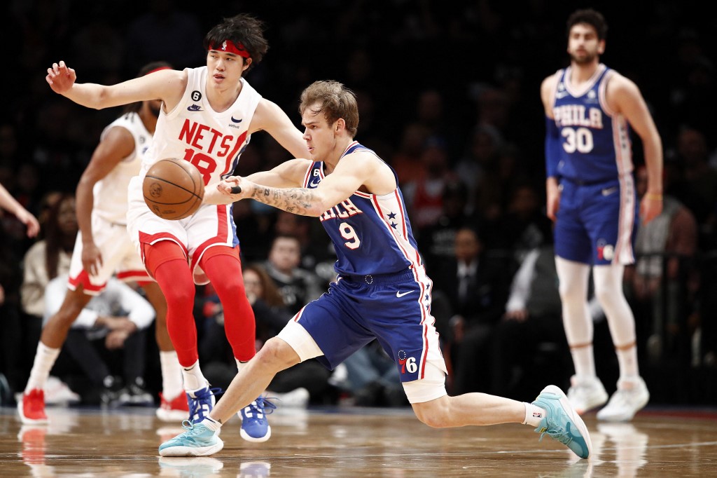 NBA: 76ers rout Nets ahead of first round matchup