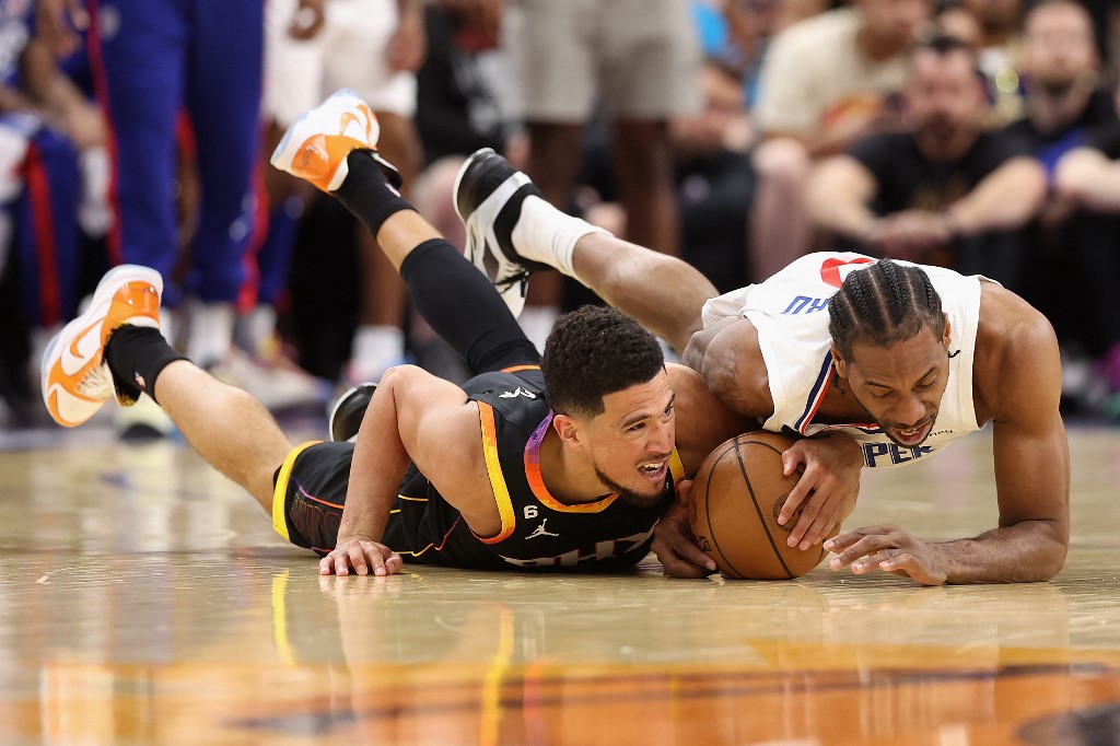 NBA: Kawhi Leonard scores 38, Clippers stun Suns in Game 1