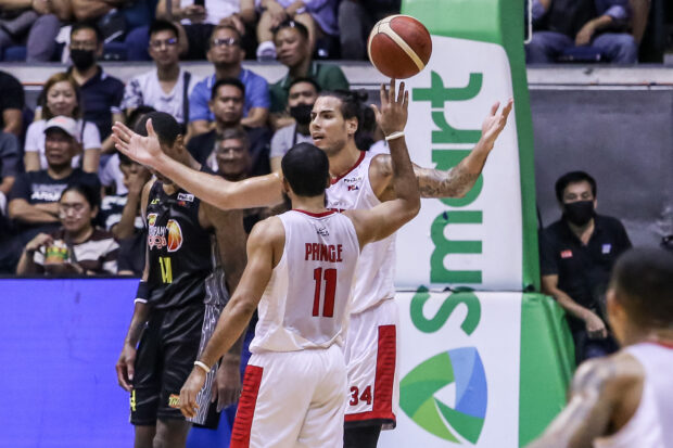 Christian Standhardinger (right) believes that he and his fellow Gin Kings gave it their all against Rondae Hollis-Jefferson and the Tropang Giga. —AUGUST DELA CRUZ