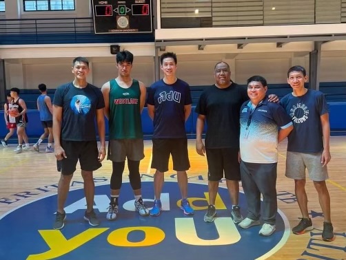 Jireh Tumaneng (second from left) with Adamson athletic director Fr. Aldrin Suan, CM, Soaring Falcons head coach Nash Racela, assistant coaches Romel Adducul and Gilbert Lao, and Pinoy Mavs NZ coach Manu Hoque. –CONTRIBUTED PHOTO