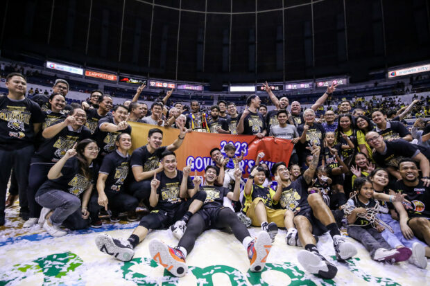 The Tropang Giga celebrate their latest championship.  —MARLO CUETO/INQUIRER.net