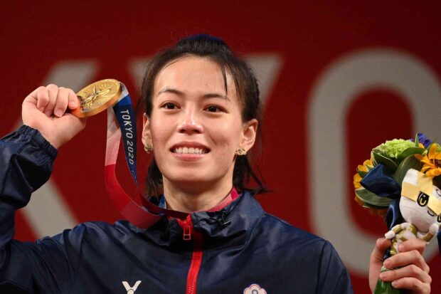 Kuo Hsing-chu, gouden medaillewinnaar en wereldrecordhouder van 59 kg in Tokio, wordt de zwaarste tegenstander van Hidilyn Diaz-Naranjo in Parijs.  AFP