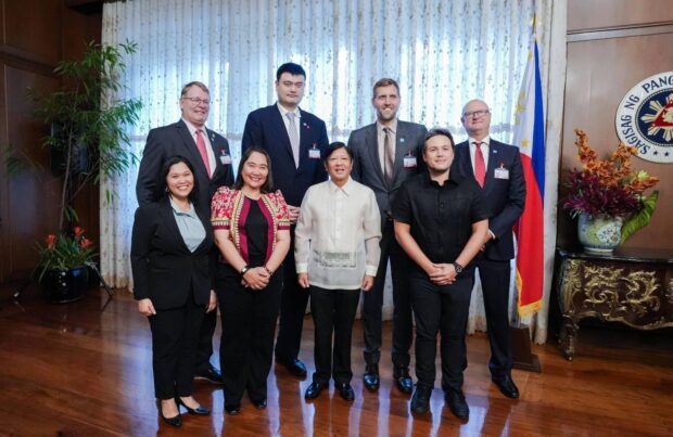 President Ferdinand Marcos Jr. along with members of the Fiba Central Board which includes former NBA stars Yao Ming and Dirk Nowitzki. –PCO HANDOUT