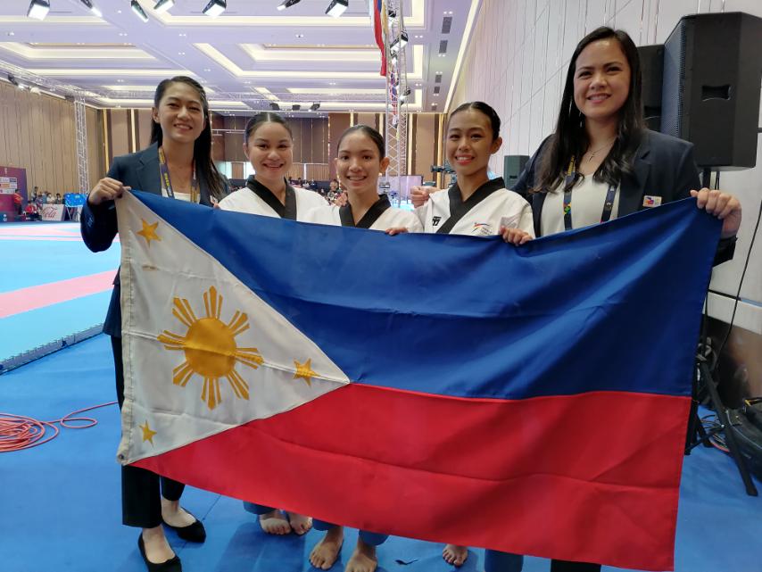 Reconocido equipo de poomsae de mujeres filipinas.  –JUNIO NAVARRO