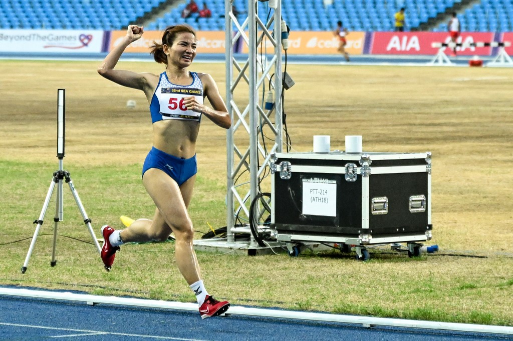 Winner Vietnam's Nguyen Thi Oanh celebrates as she crosses the finish line in the women's 3000m steeplechase final during the 32nd Southeast Asian Games (SEA Games) in Phnom Penh on May 9, 2023.