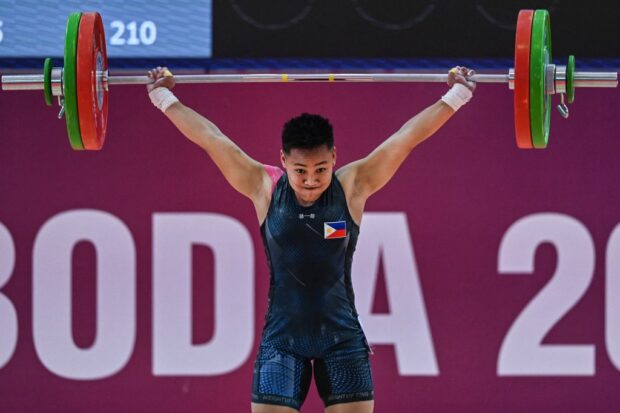 Philippines' Elreen Ando competes in the women's 59kg weightlifting event during the 32nd Southeast Asian Games (SEA Games) in Phnom Penh on May 14, 2023