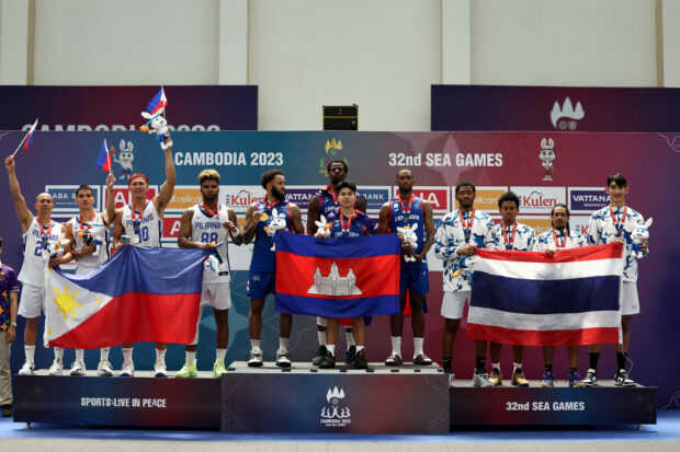 fa Joseph, Flores Lervin and Vosotros Almond and bronze medallists Thailand's Jakrawan Chanatip, Morgan Moses, Soonthornchote Antonio Price and Lish Frederick Lee Jones 