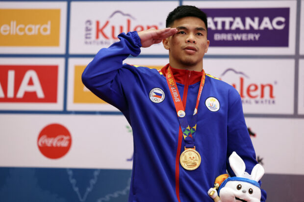 ngvar Convention Centre Hall G, Phnom Penh, Cambodia - May 14, 2023 Men's 54kg category gold medallist Philippines' Carlo Cano Paalam celebrates during the medal ceremony