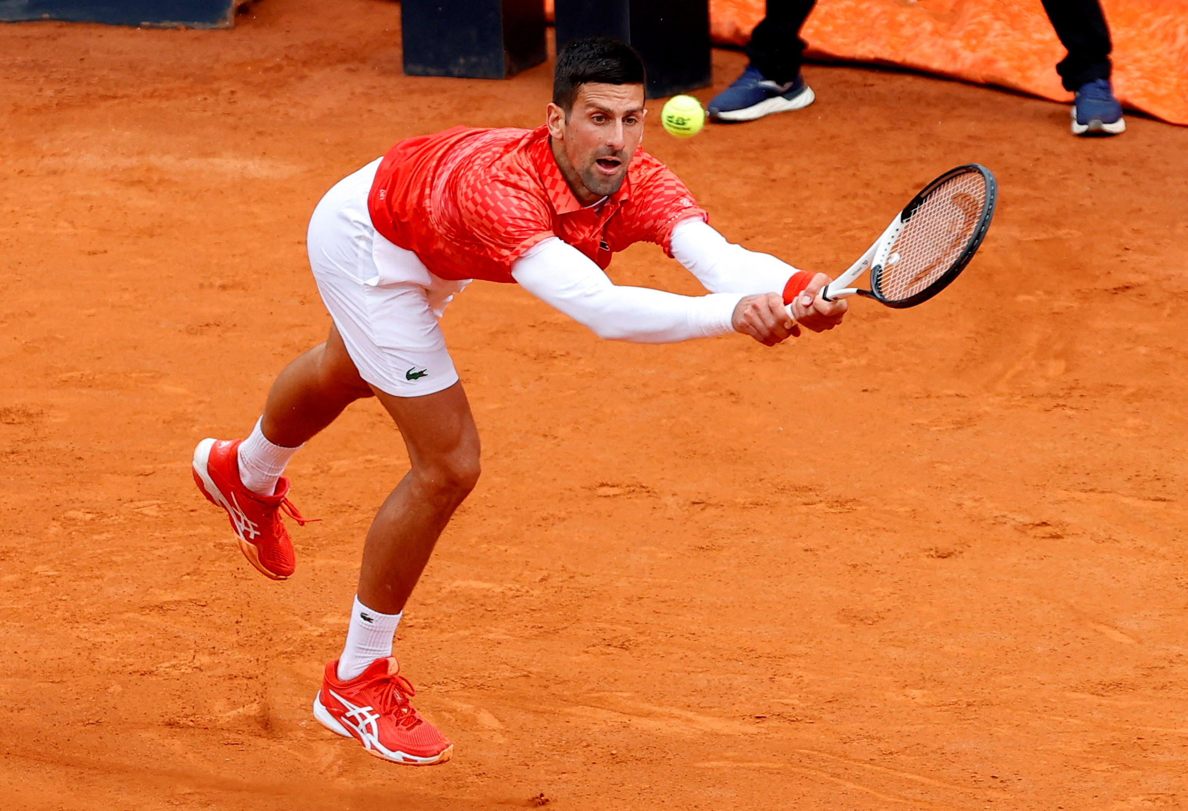Novak Djokovic begins French Open bid injury-free with sights on No