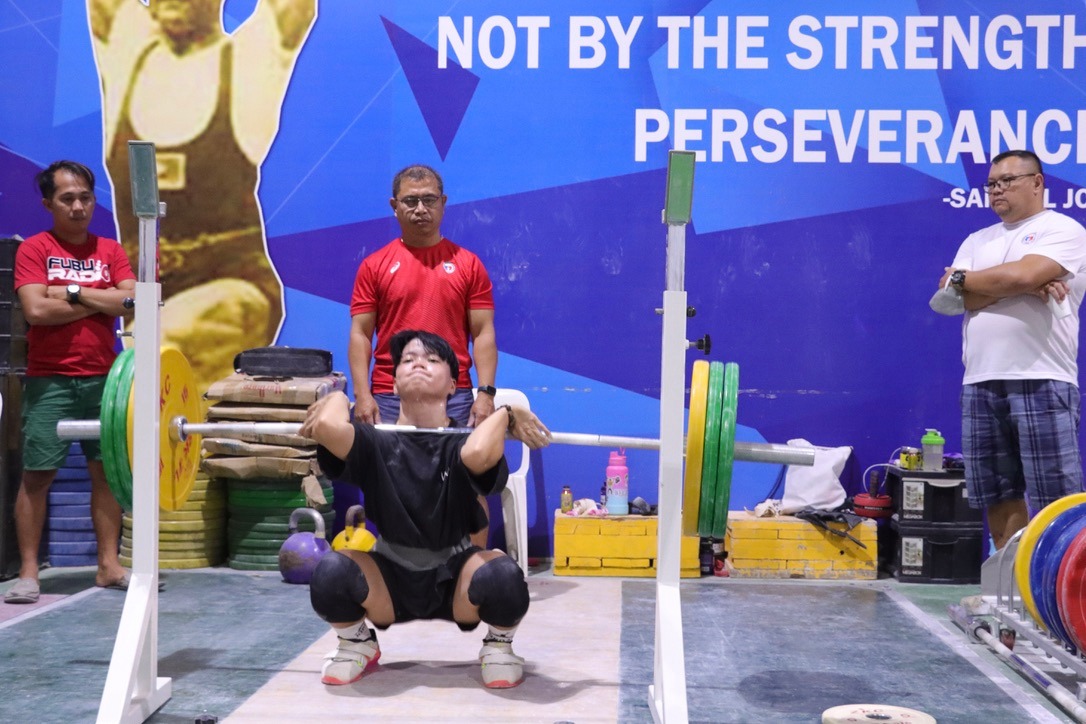 Tony Agustin (standing, middle) watches as Rose Jean Ramos, a young lifter already making waves in the junior circuit, trains at the Hidilyn Diaz Weightlifting Gym at Rizal Memorial Sports Complex. —FRANCIS T. J. OCHOA