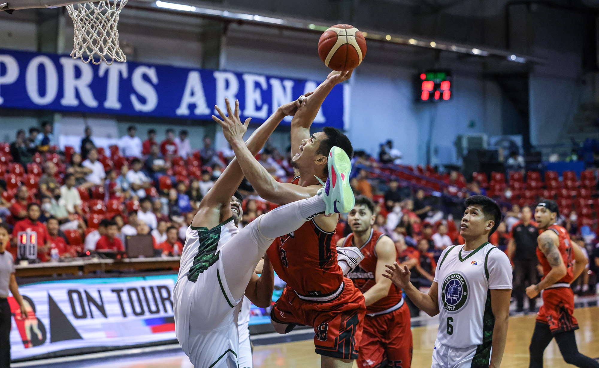 Pba Troy Rosario Shows Flashes Of Old Form In Blackwater Win Esports Ph 5139