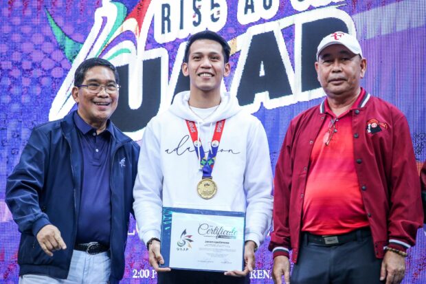 Jerom Lastimosa (center) will benefit from his Gilas experience, according to his college coach Nash Racela.