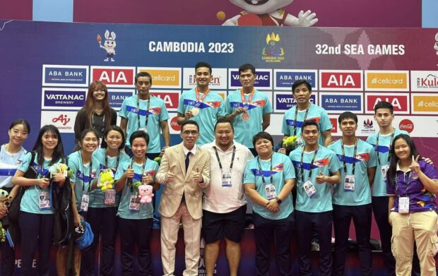 Philippine table tennis team in the 32nd Southeast Asian Games. 