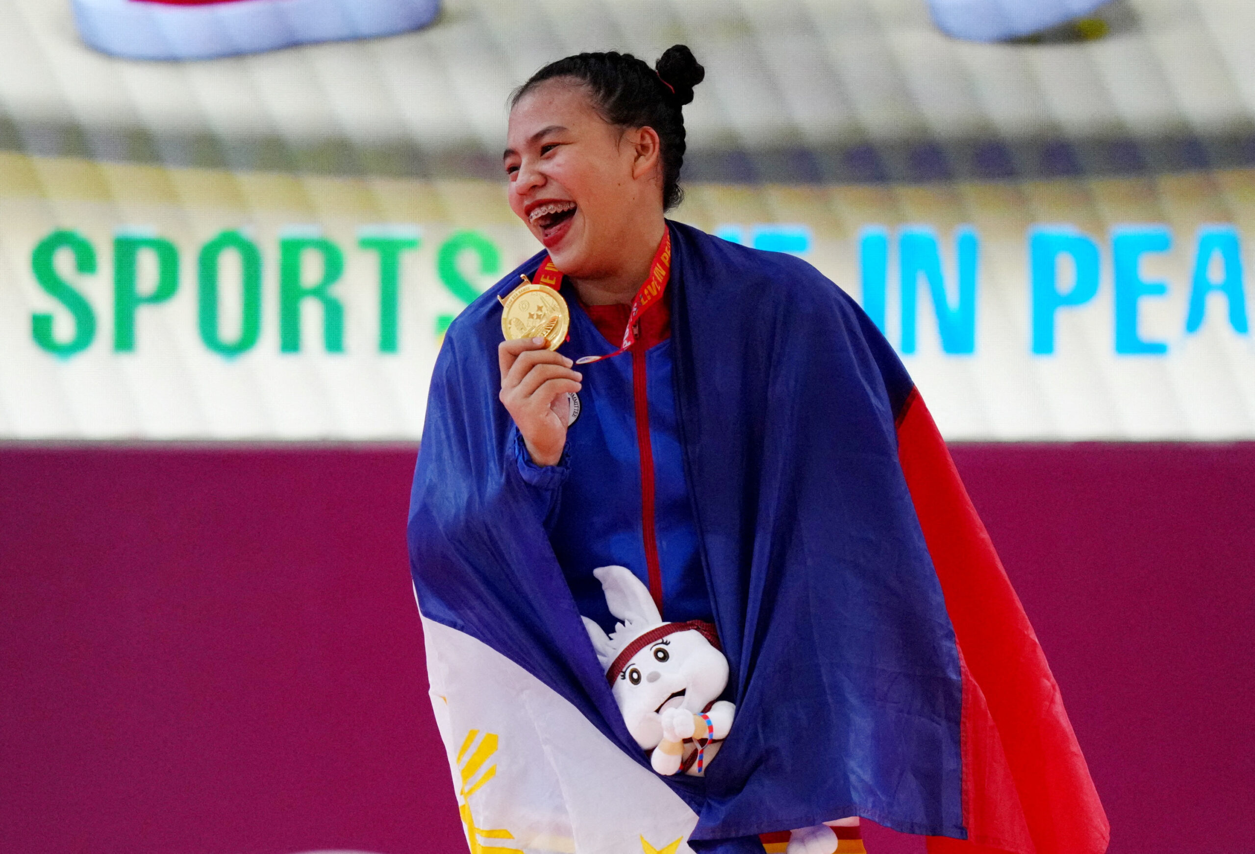 Vanessa Sarno retains her SEA Games crown. —TEAM PHILIPPINES